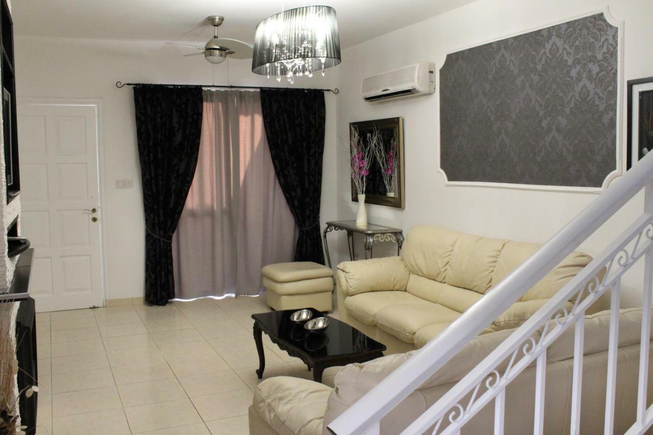 Ivoton Home Paphos Esterno foto